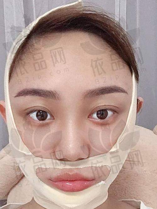 一、李国伟医生的个人背景